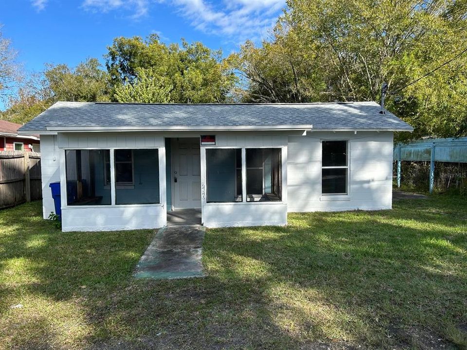 For Sale: $135,000 (2 beds, 1 baths, 752 Square Feet)