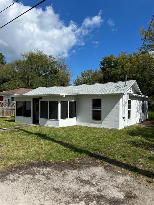 For Sale: $135,000 (2 beds, 1 baths, 752 Square Feet)