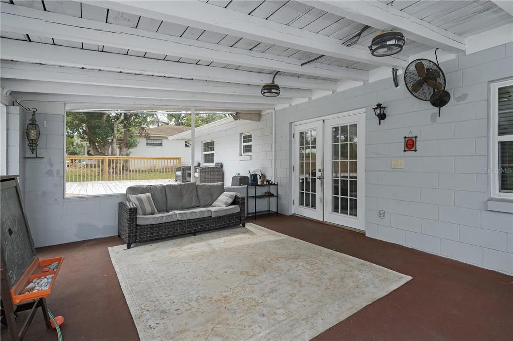 For Sale: $370,000 (3 beds, 2 baths, 1669 Square Feet)