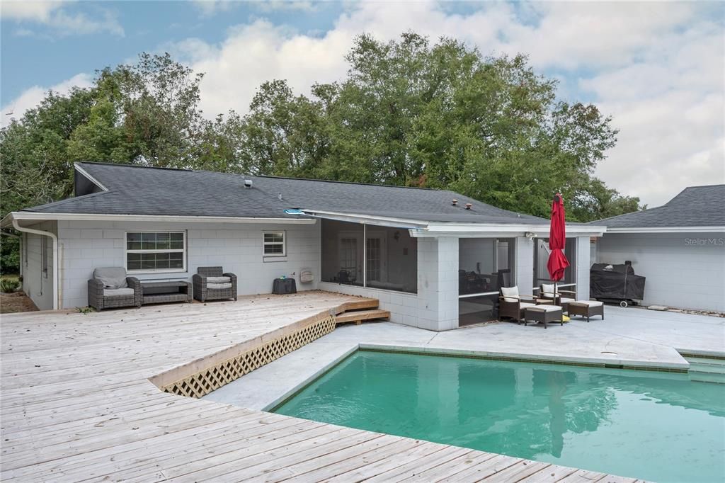 For Sale: $370,000 (3 beds, 2 baths, 1669 Square Feet)