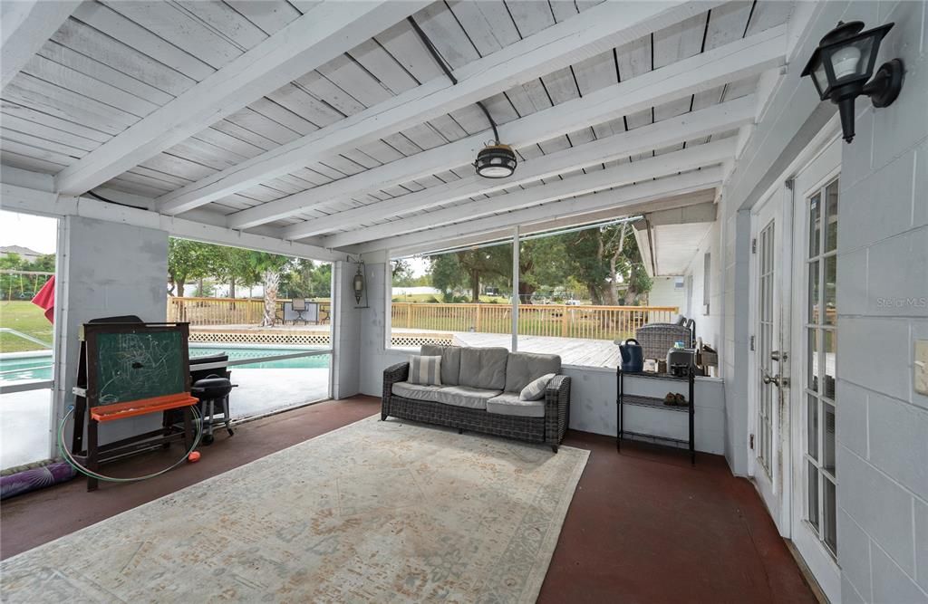 For Sale: $370,000 (3 beds, 2 baths, 1669 Square Feet)