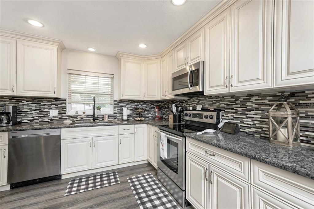 For Sale: $370,000 (3 beds, 2 baths, 1669 Square Feet)