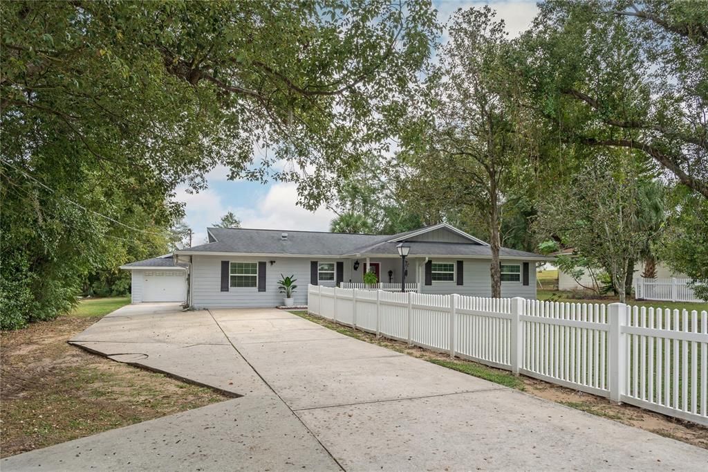 For Sale: $370,000 (3 beds, 2 baths, 1669 Square Feet)