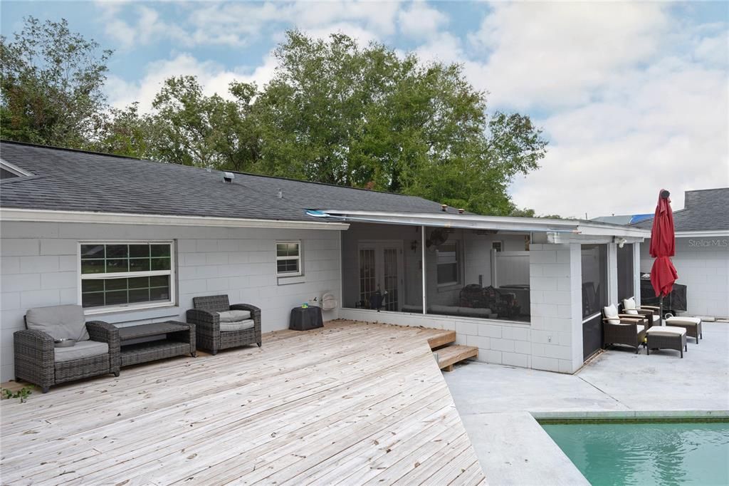 For Sale: $370,000 (3 beds, 2 baths, 1669 Square Feet)