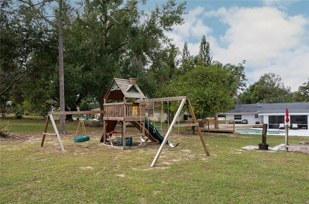 For Sale: $370,000 (3 beds, 2 baths, 1669 Square Feet)