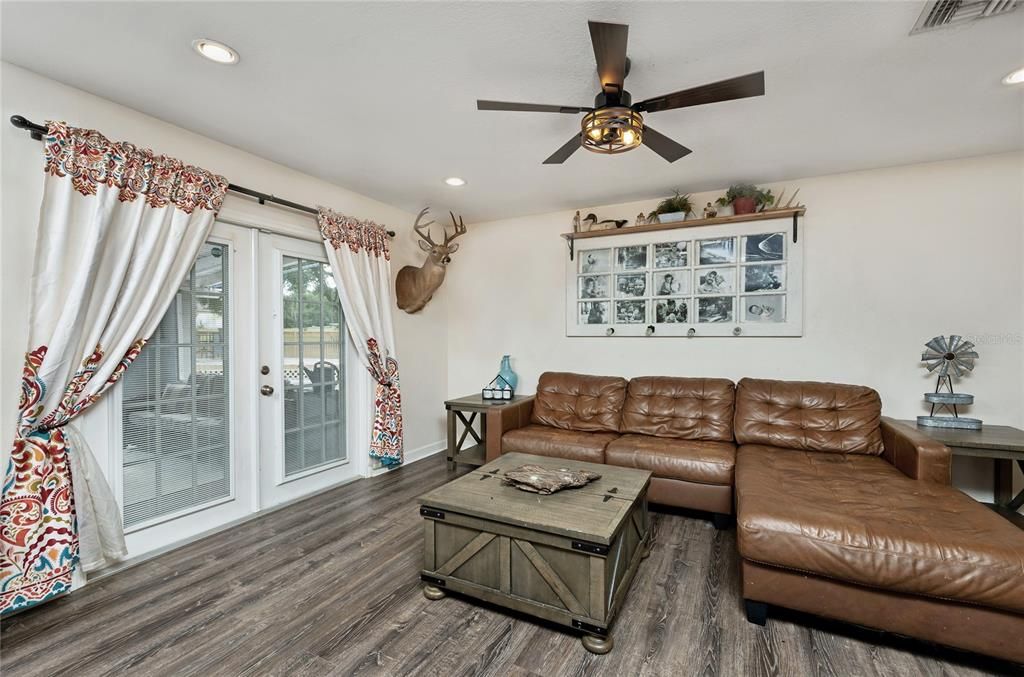 For Sale: $370,000 (3 beds, 2 baths, 1669 Square Feet)