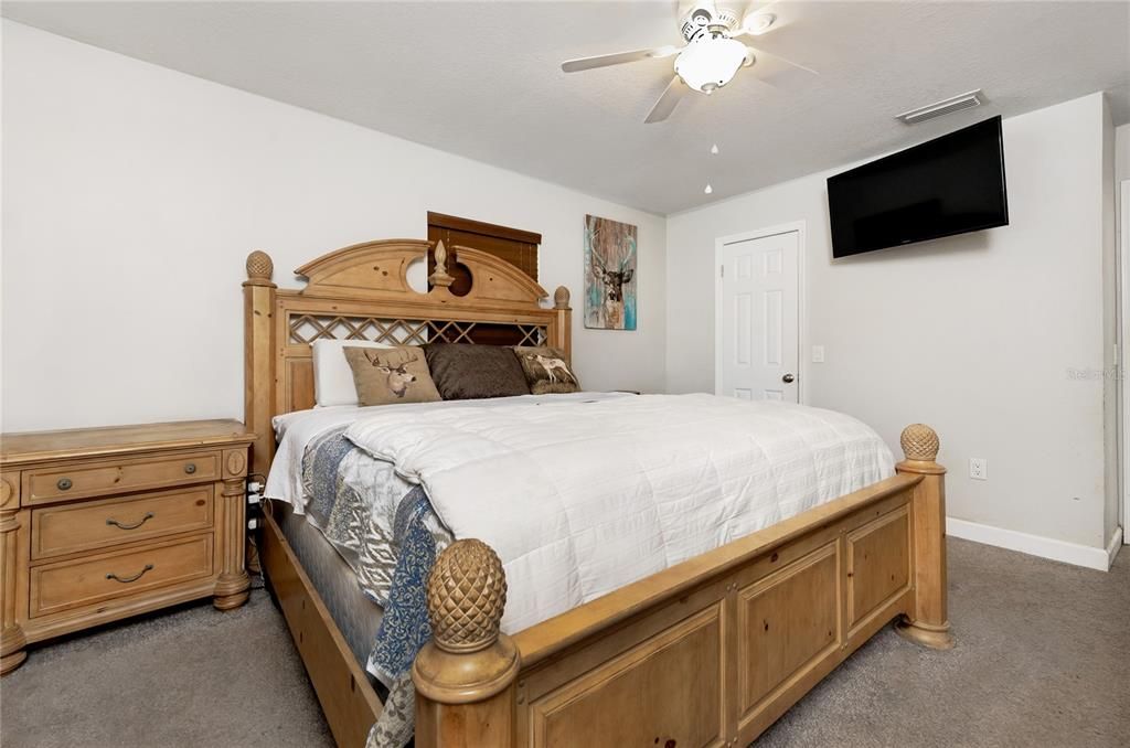 For Sale: $370,000 (3 beds, 2 baths, 1669 Square Feet)