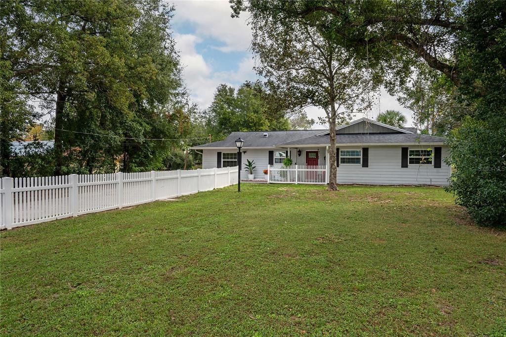 For Sale: $370,000 (3 beds, 2 baths, 1669 Square Feet)