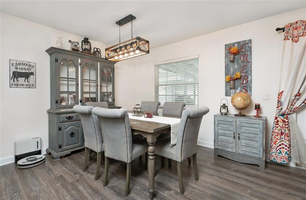 For Sale: $370,000 (3 beds, 2 baths, 1669 Square Feet)