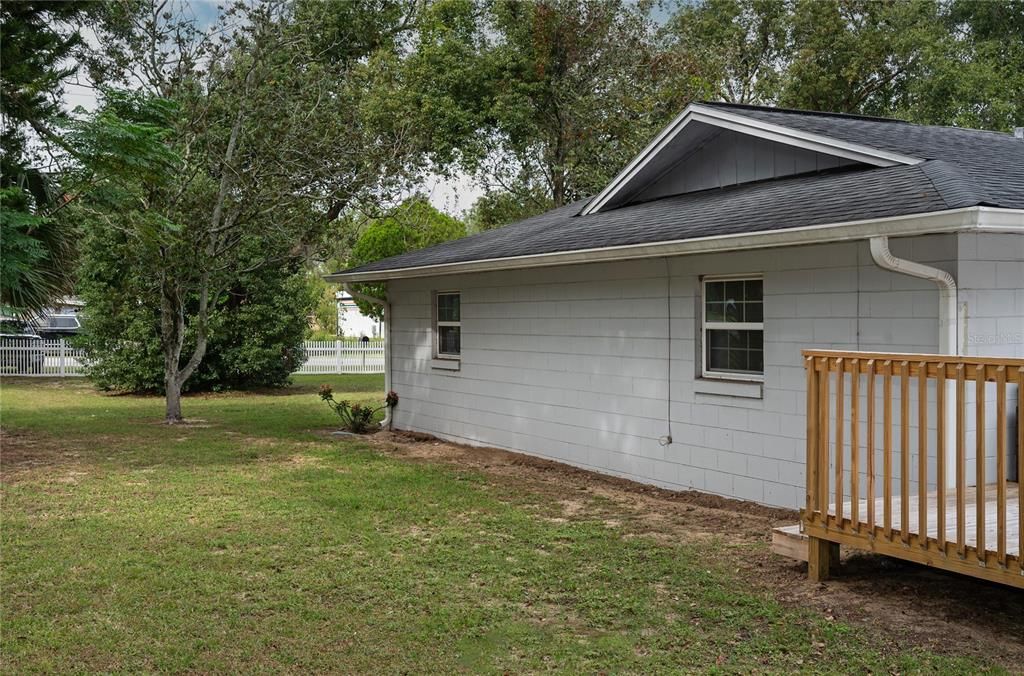 For Sale: $370,000 (3 beds, 2 baths, 1669 Square Feet)