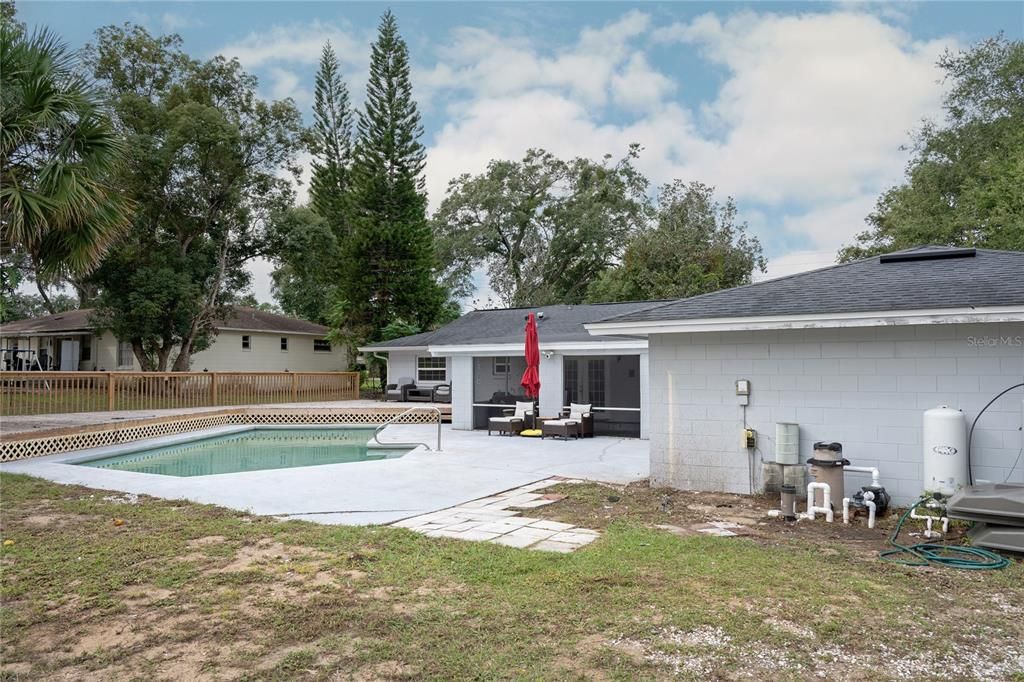 For Sale: $370,000 (3 beds, 2 baths, 1669 Square Feet)