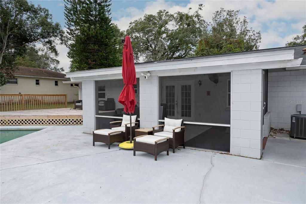 For Sale: $370,000 (3 beds, 2 baths, 1669 Square Feet)