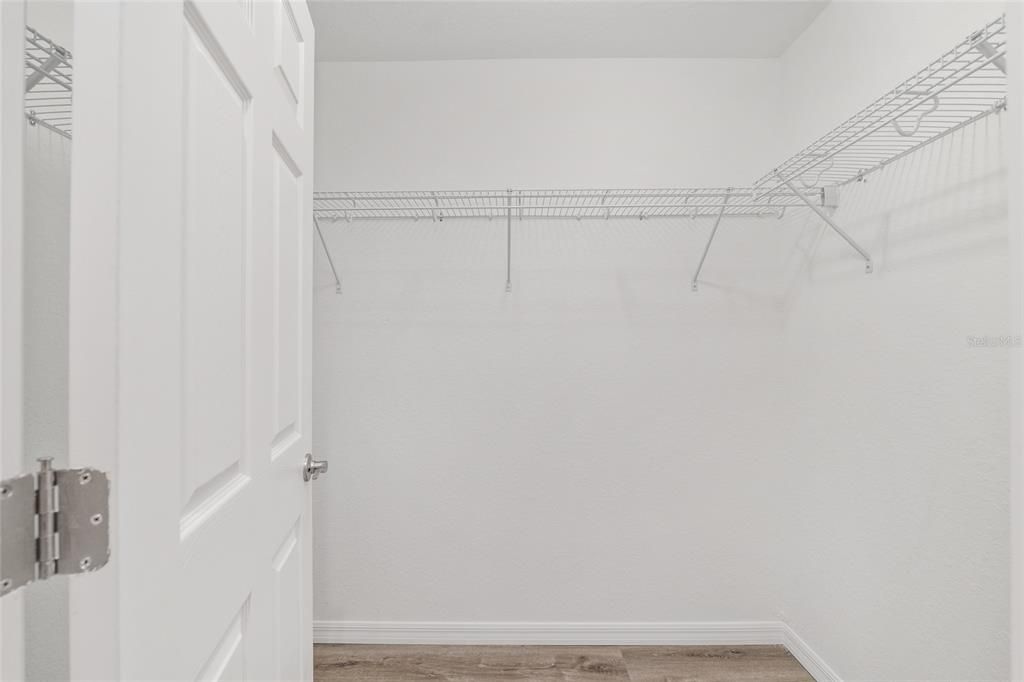 合同活跃: $269,000 (3 贝兹, 2 浴室, 1695 平方英尺)