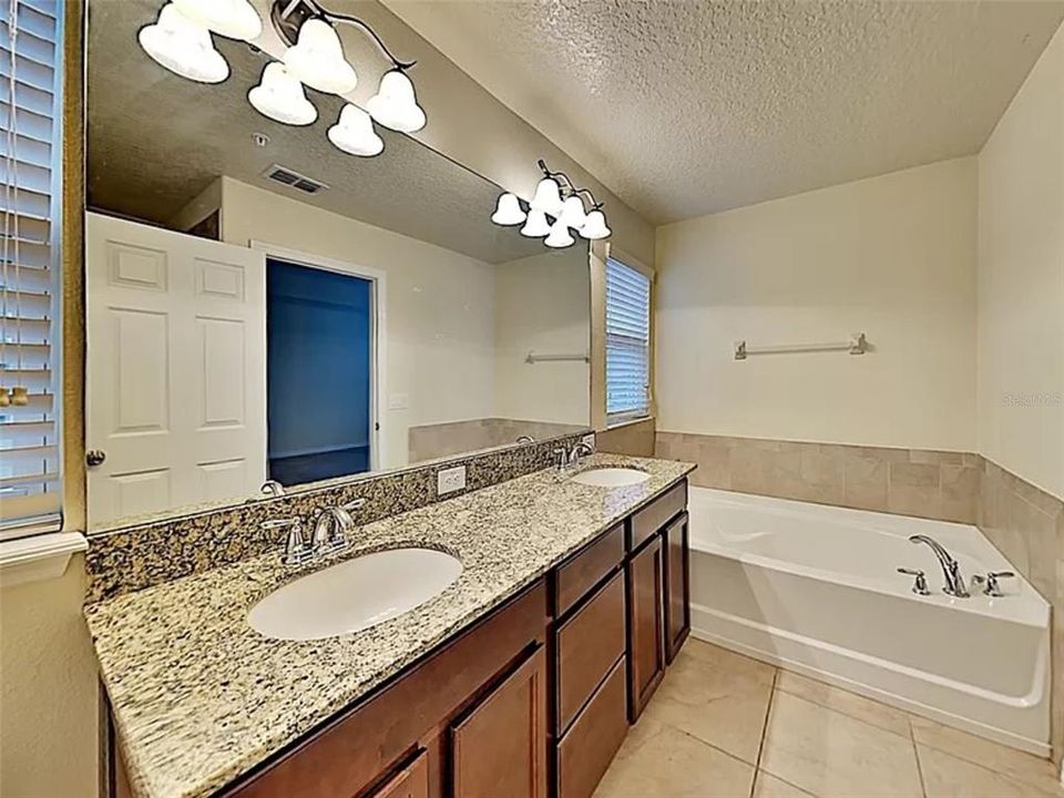 出租: $2,395 (3 贝兹, 2 浴室, 1883 平方英尺)