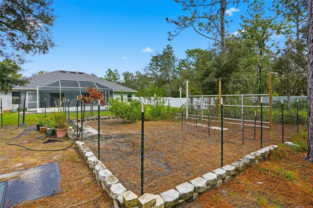 Active With Contract: $434,900 (4 beds, 2 baths, 2140 Square Feet)