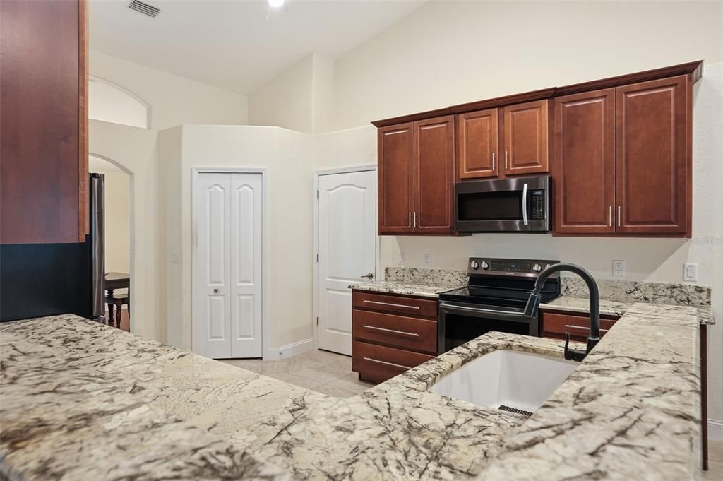 Active With Contract: $434,900 (4 beds, 2 baths, 2140 Square Feet)