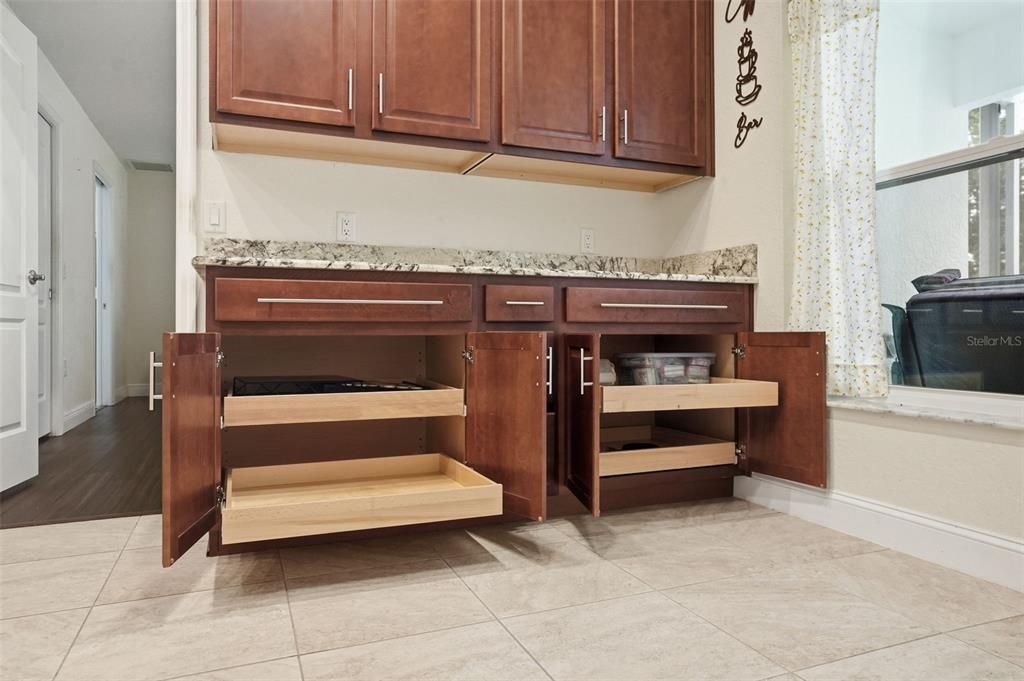 Active With Contract: $434,900 (4 beds, 2 baths, 2140 Square Feet)