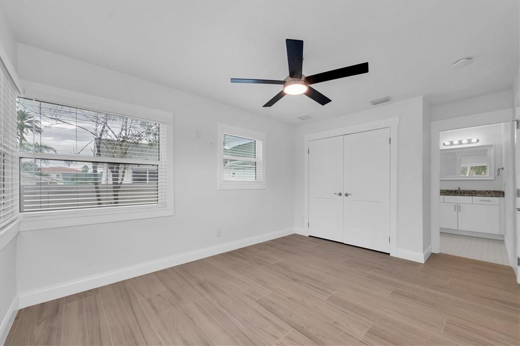 Activo con contrato: $3,200 (3 camas, 2 baños, 1479 Pies cuadrados)