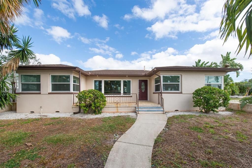 Activo con contrato: $3,200 (3 camas, 2 baños, 1479 Pies cuadrados)