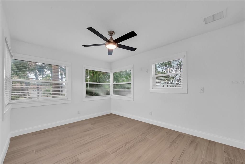 Activo con contrato: $3,200 (3 camas, 2 baños, 1479 Pies cuadrados)