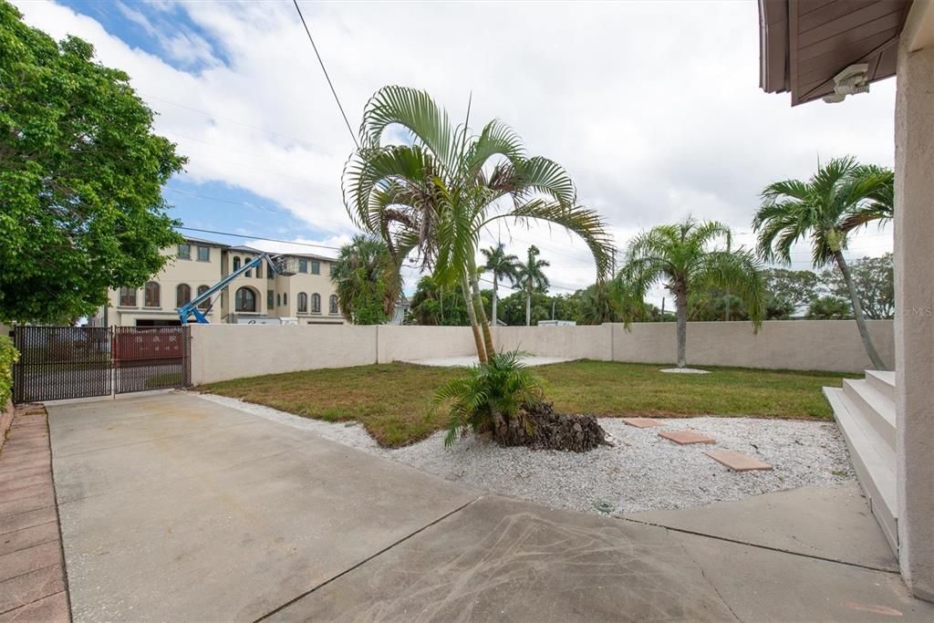 Activo con contrato: $3,200 (3 camas, 2 baños, 1479 Pies cuadrados)