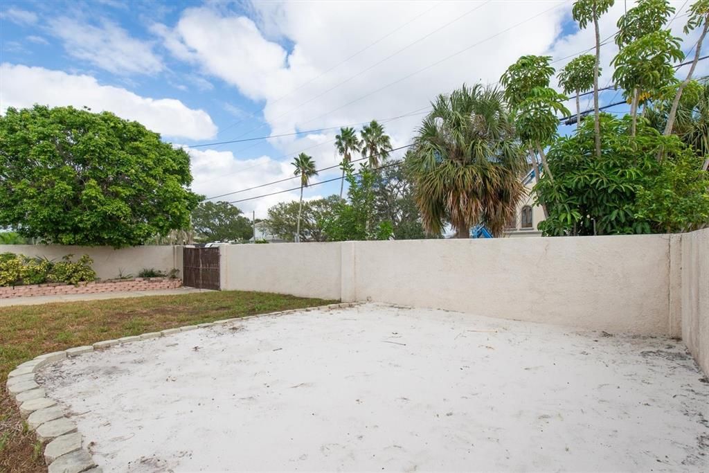 Activo con contrato: $3,200 (3 camas, 2 baños, 1479 Pies cuadrados)