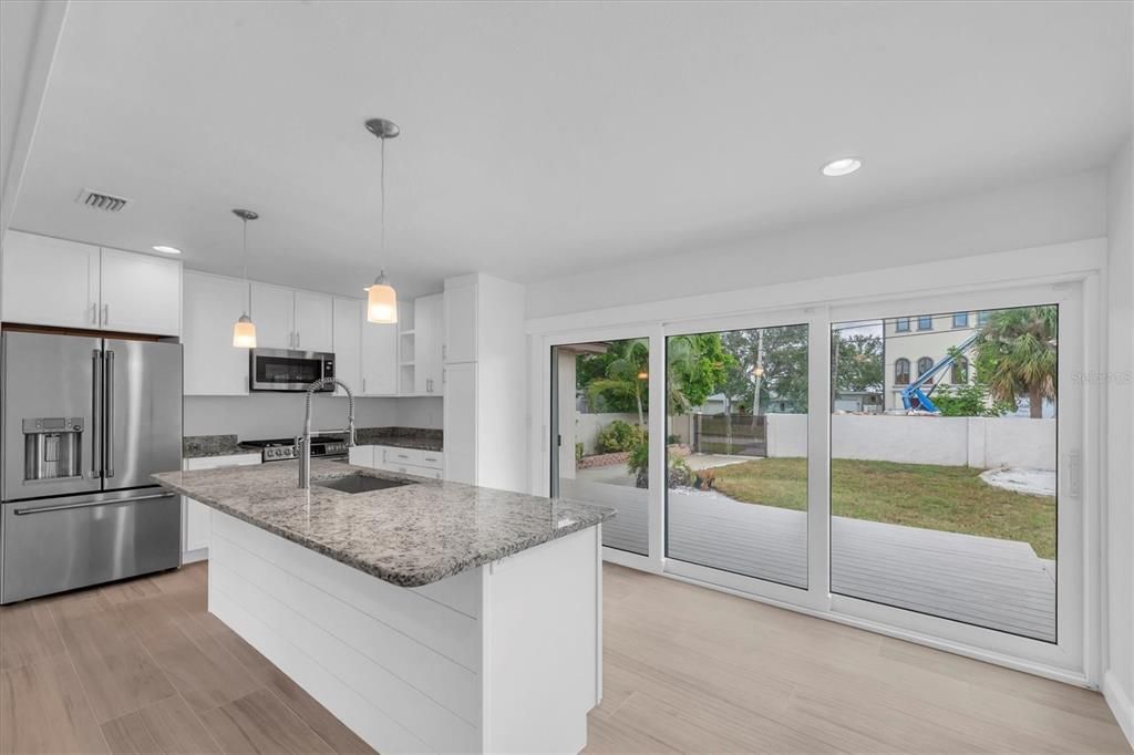 Activo con contrato: $3,200 (3 camas, 2 baños, 1479 Pies cuadrados)