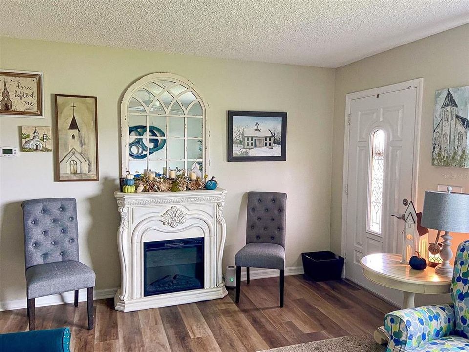 For Sale: $229,500 (2 beds, 2 baths, 1143 Square Feet)