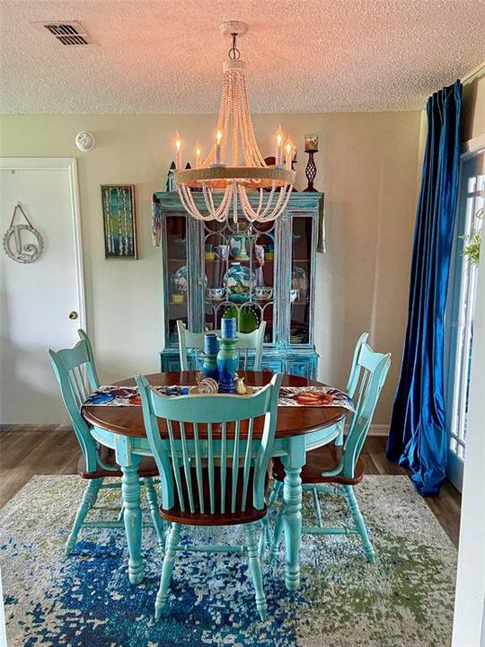 For Sale: $229,500 (2 beds, 2 baths, 1143 Square Feet)