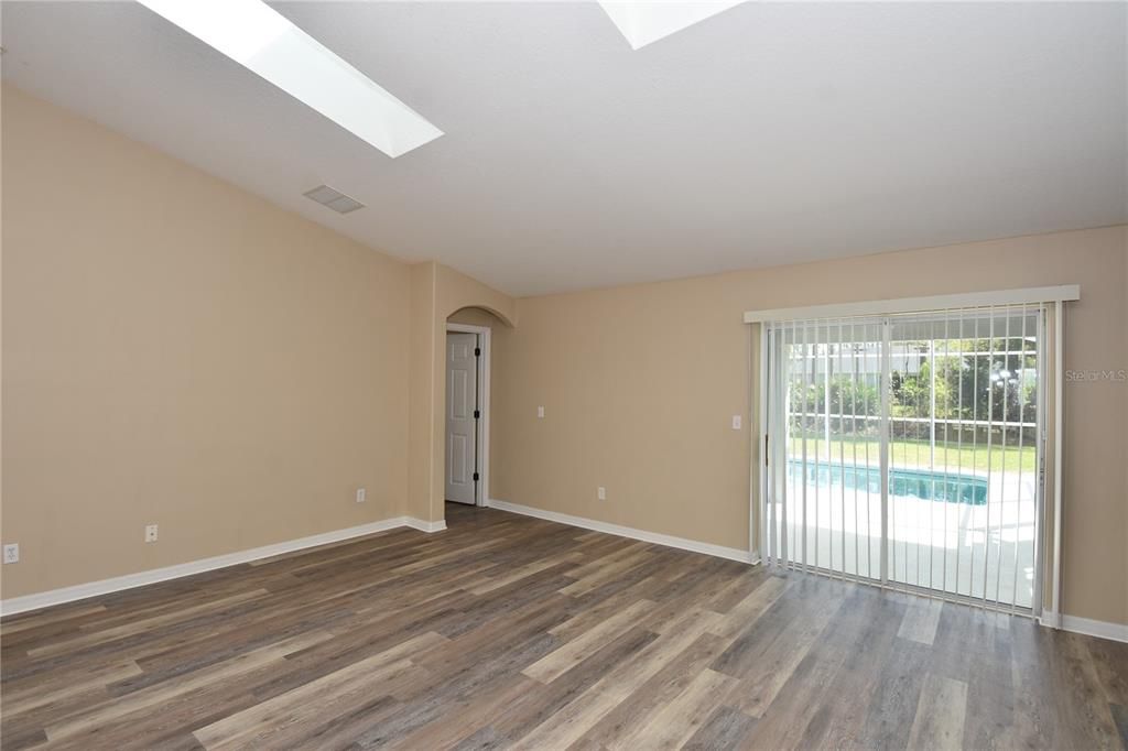 Под контрактом: $2,650 (4 спален, 3 ванн, 2513 Квадратных фут)