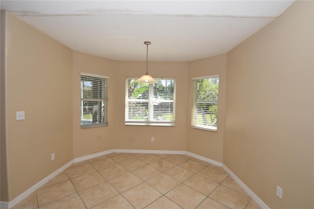 Под контрактом: $2,650 (4 спален, 3 ванн, 2513 Квадратных фут)