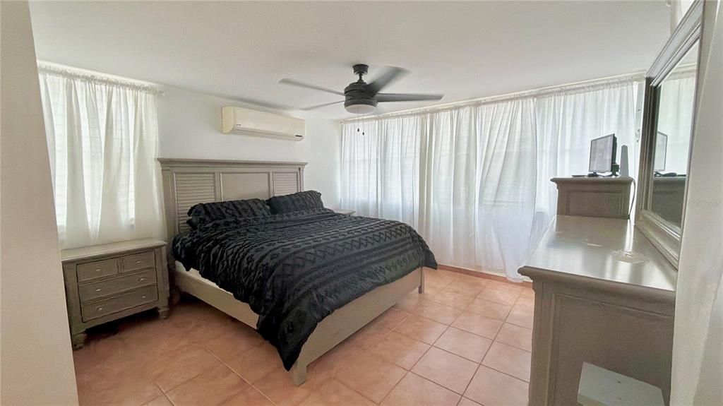 待售: $704,900 (4 贝兹, 2 浴室, 2800 平方英尺)