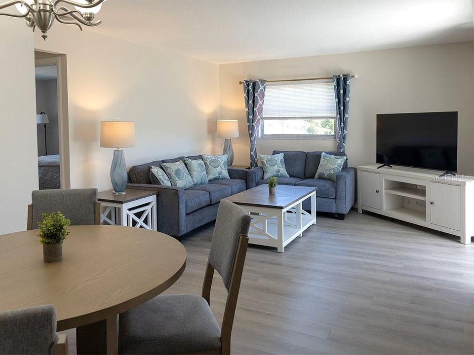 For Rent: $2,050 (2 beds, 2 baths, 811 Square Feet)