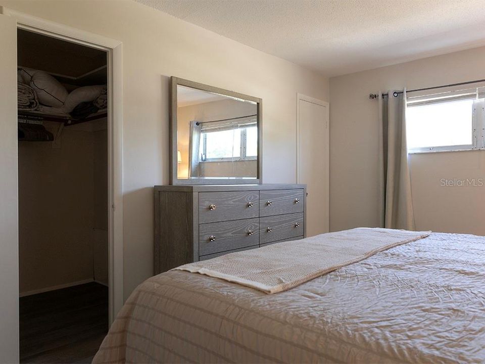 For Rent: $2,050 (2 beds, 2 baths, 811 Square Feet)