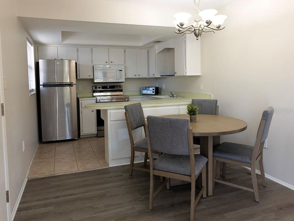 For Rent: $2,050 (2 beds, 2 baths, 811 Square Feet)