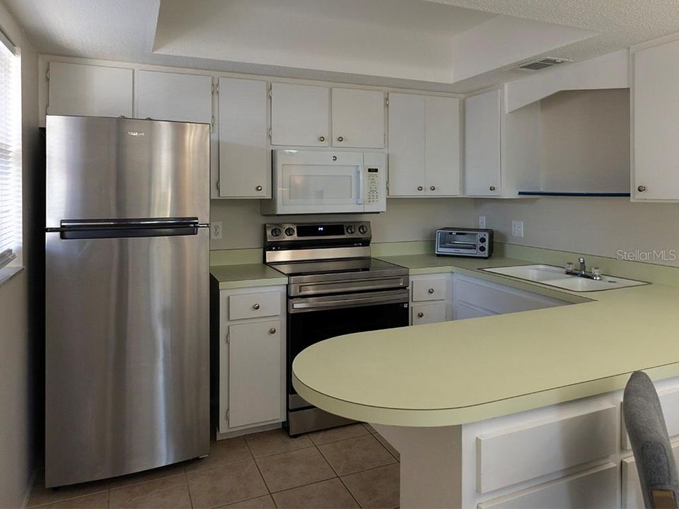 For Rent: $2,050 (2 beds, 2 baths, 811 Square Feet)