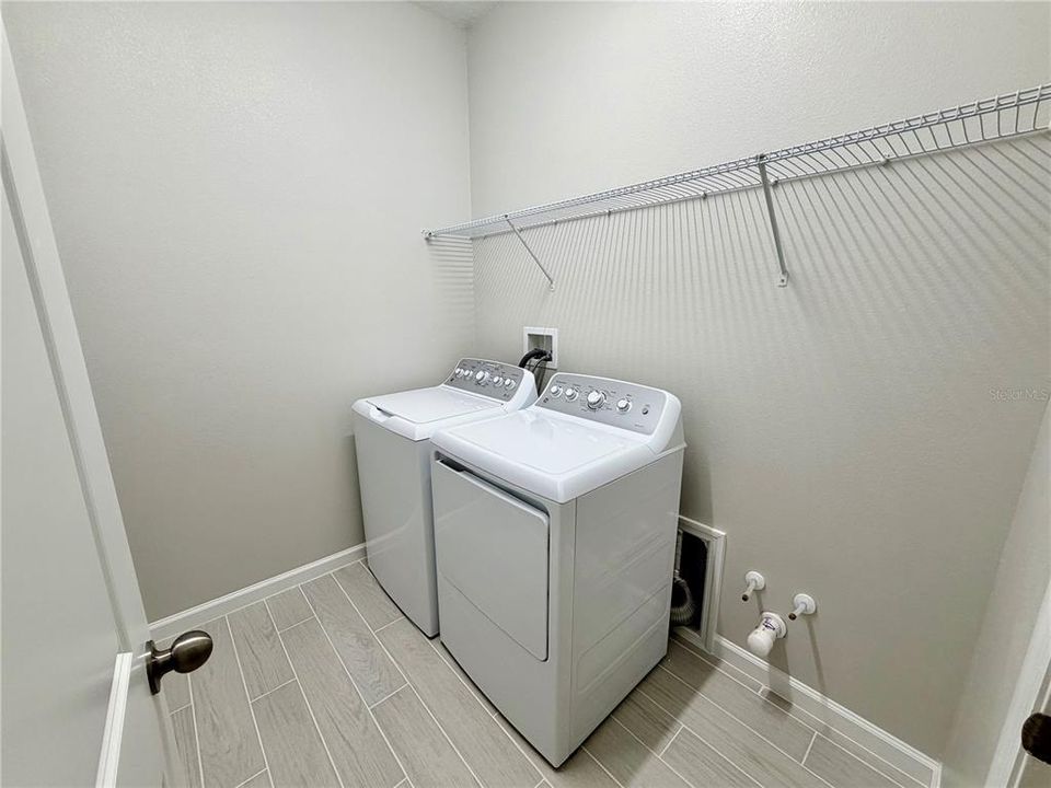 For Rent: $2,600 (3 beds, 2 baths, 1691 Square Feet)