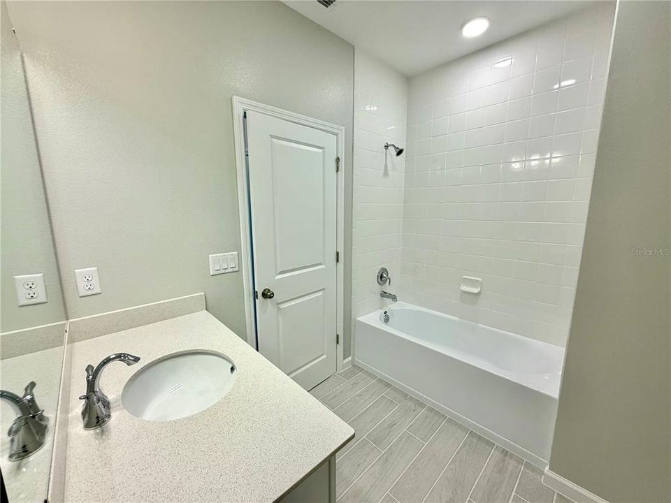 For Rent: $2,600 (3 beds, 2 baths, 1691 Square Feet)