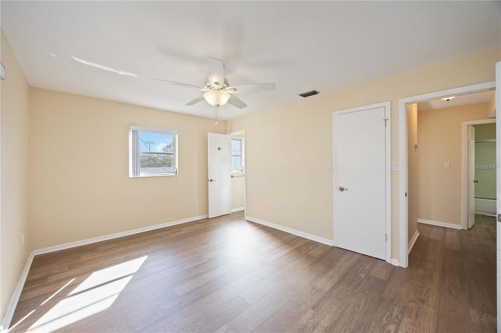 На продажу: $289,000 (2 спален, 2 ванн, 991 Квадратных фут)