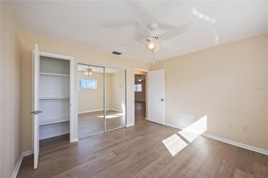 На продажу: $289,000 (2 спален, 2 ванн, 991 Квадратных фут)