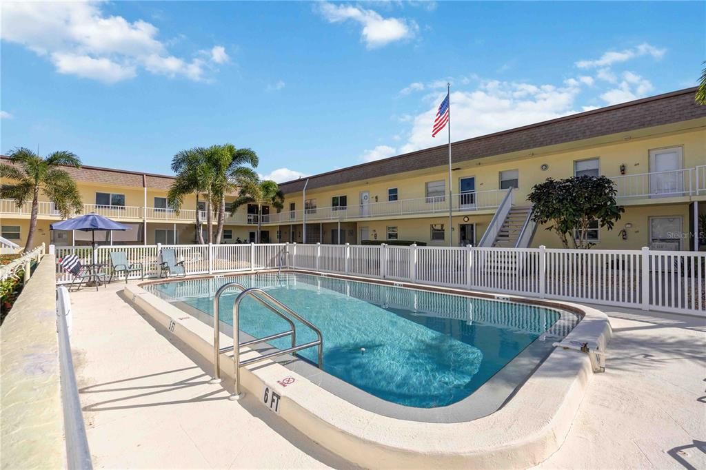 На продажу: $289,000 (2 спален, 2 ванн, 991 Квадратных фут)