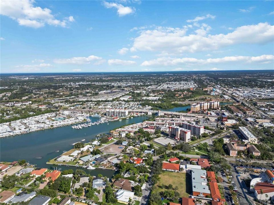 На продажу: $289,000 (2 спален, 2 ванн, 991 Квадратных фут)