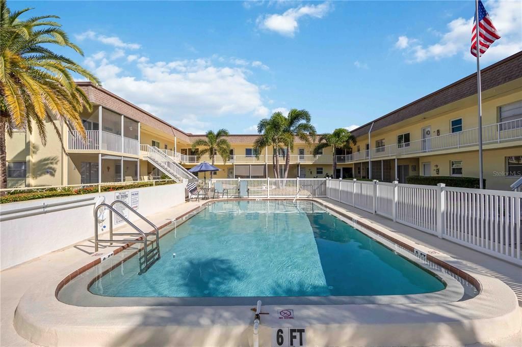 На продажу: $289,000 (2 спален, 2 ванн, 991 Квадратных фут)