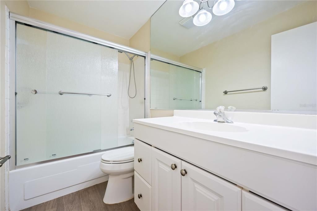 На продажу: $289,000 (2 спален, 2 ванн, 991 Квадратных фут)