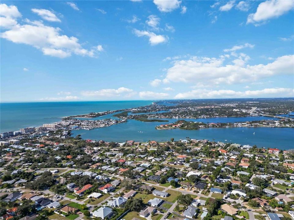 На продажу: $289,000 (2 спален, 2 ванн, 991 Квадратных фут)