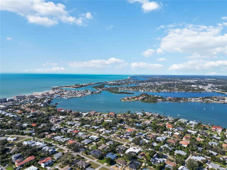 На продажу: $289,000 (2 спален, 2 ванн, 991 Квадратных фут)