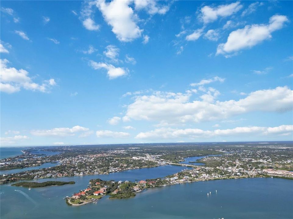 На продажу: $289,000 (2 спален, 2 ванн, 991 Квадратных фут)