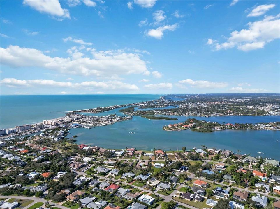 На продажу: $289,000 (2 спален, 2 ванн, 991 Квадратных фут)