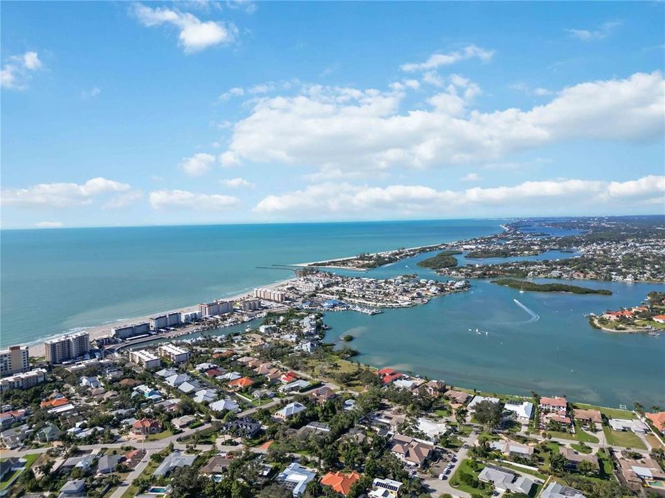 На продажу: $289,000 (2 спален, 2 ванн, 991 Квадратных фут)