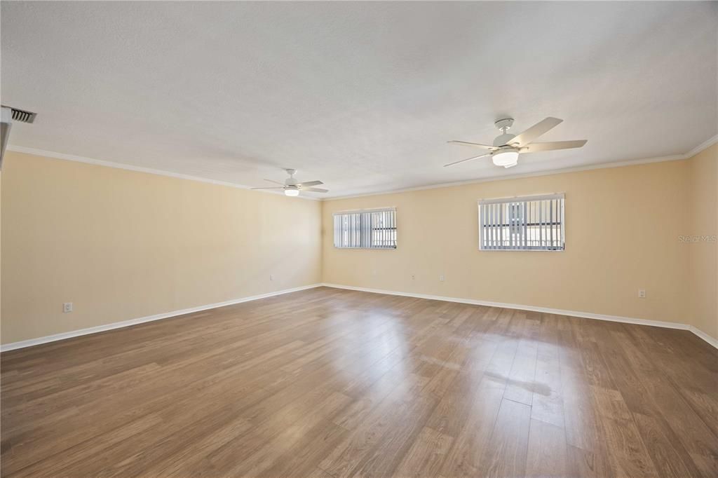 На продажу: $289,000 (2 спален, 2 ванн, 991 Квадратных фут)